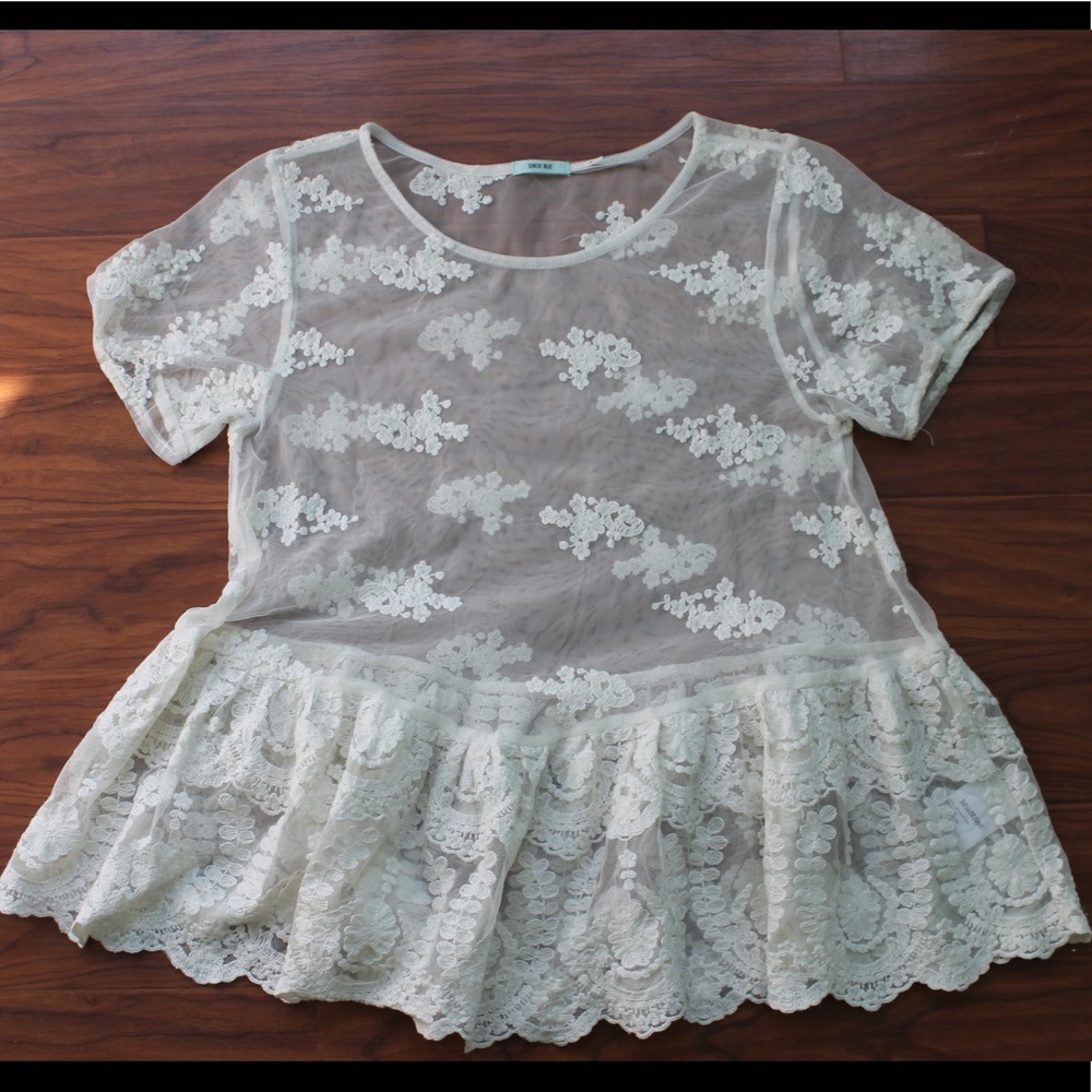 Sheer short sleeve peplum embroidered shirt